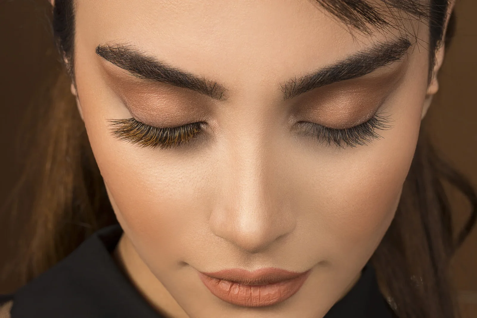 Statement Lashes: Hoe je de meest gedurfde oogmake-uptrend van het seizoen meester wordt